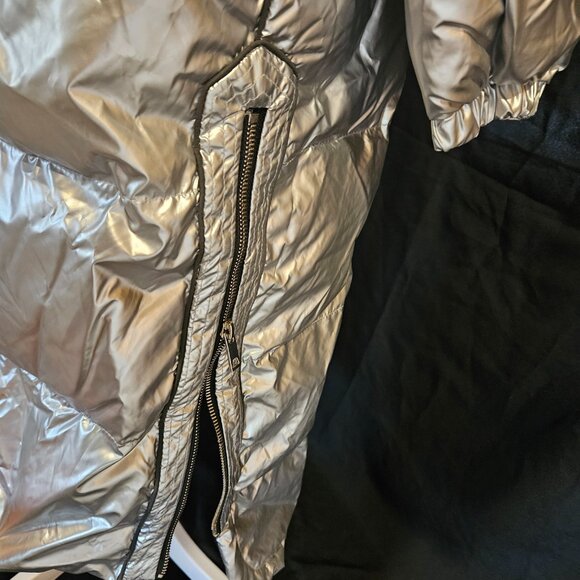 NWOT Lattelier Duck Down Silver Puffer - Picture 4 of 9